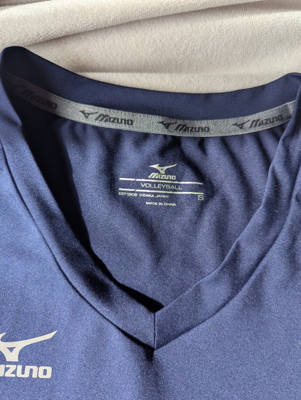 Mizuno Women's Long Sleeve V-Neck Volleyball Jersey in Navy and White - Picture 3 of 15